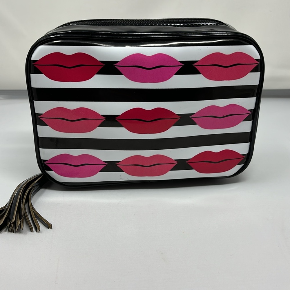 lips makeup brush and cosmetics bag